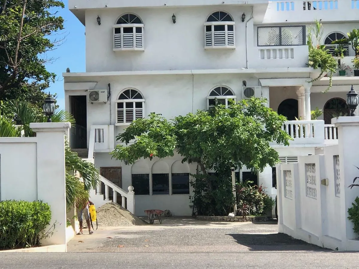 Callie'S Beach House Hotel Portmore Jamaica