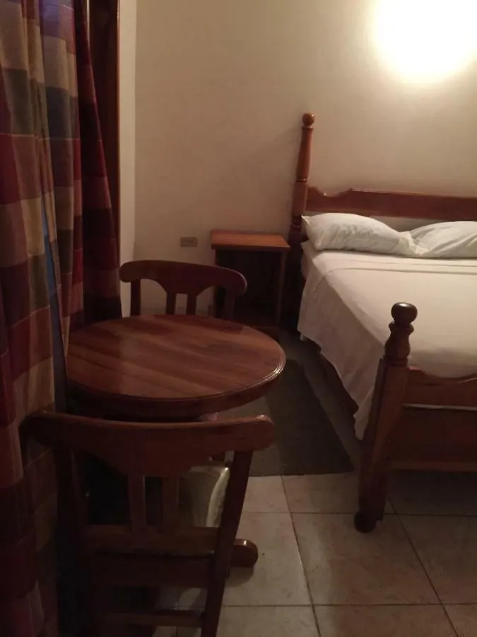 Callie'S Beach House Hotel Portmore