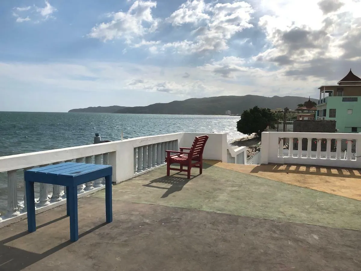 Callie'S Beach House Hotel Portmore