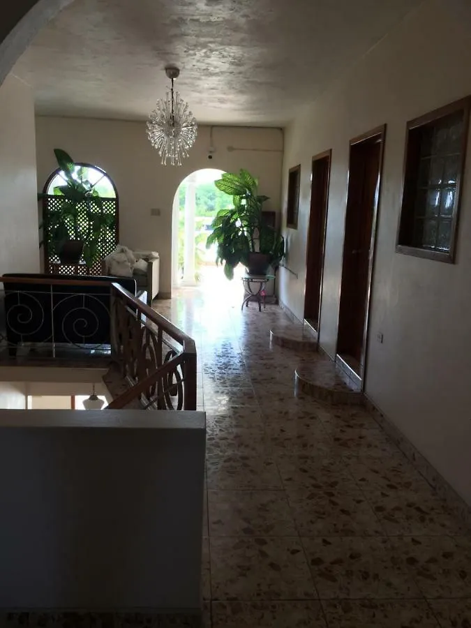 Callie'S Beach House Hotel Portmore