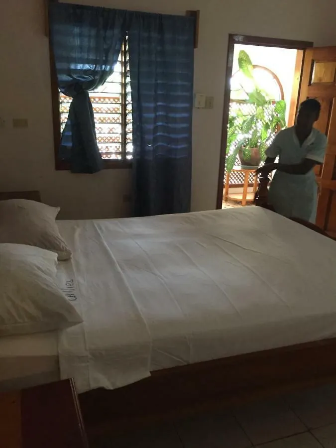 Callie'S Beach House Hotel Portmore 0*,