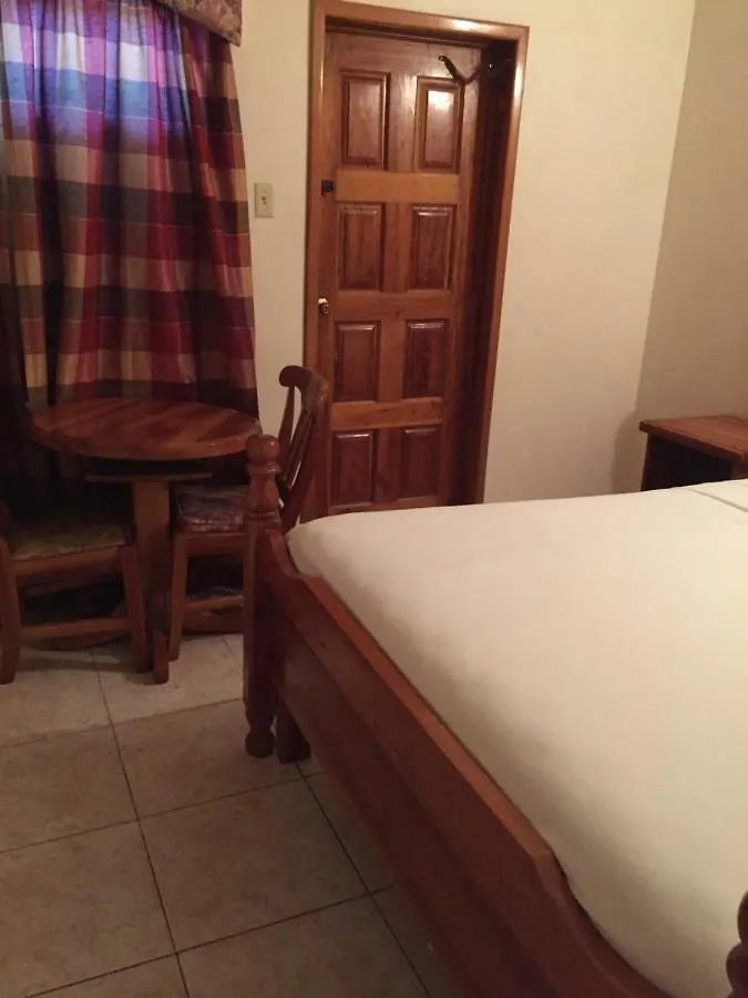 Callie'S Beach House Hotel Portmore