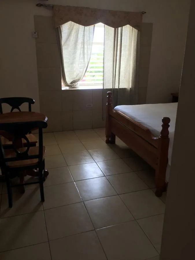 Callie'S Beach House Hotel Portmore 0*,  Jamaica